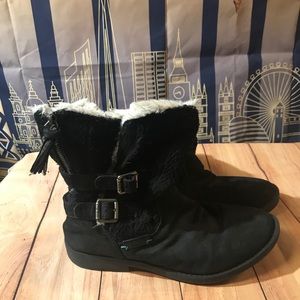 Winter boots size 9
